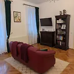 Elfriede 1912 Two Bedroom Apartment *