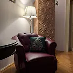Elfriede 1912 Two Bedroom Apartment *