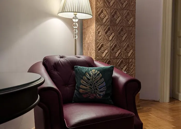 Elfriede 1912 Two Bedroom Apartment *