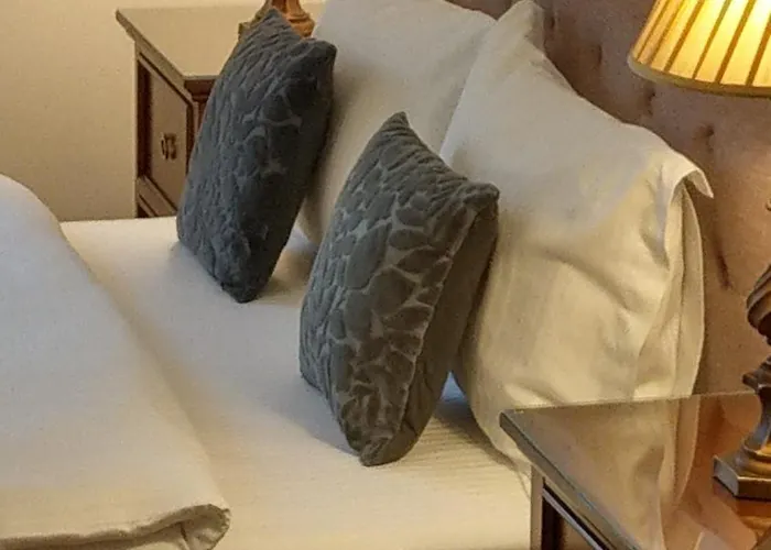 Elfriede 1912 Two Bedroom Apartment